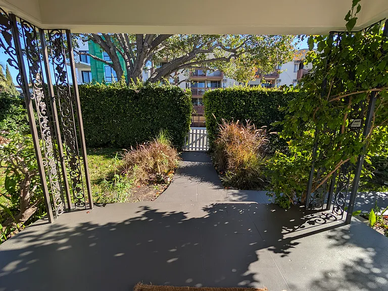 849 N West Knoll Dr — Photo 9