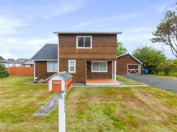 232 NW 56th St, Newport, OR 97365