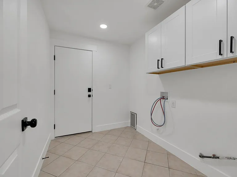 56 Ashby Hills Ct — Photo 14