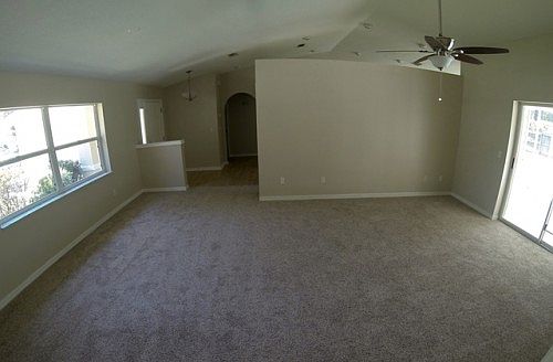 5th image of 49 Boxwood Ln