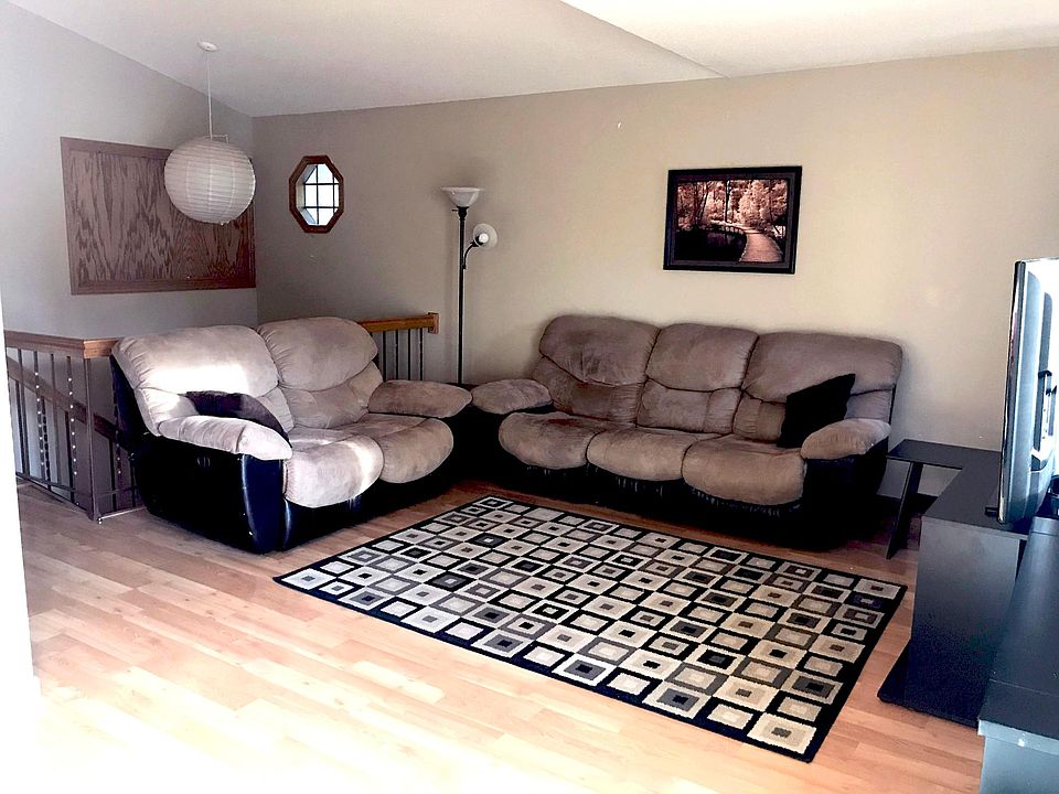 upper level living room (from dining)