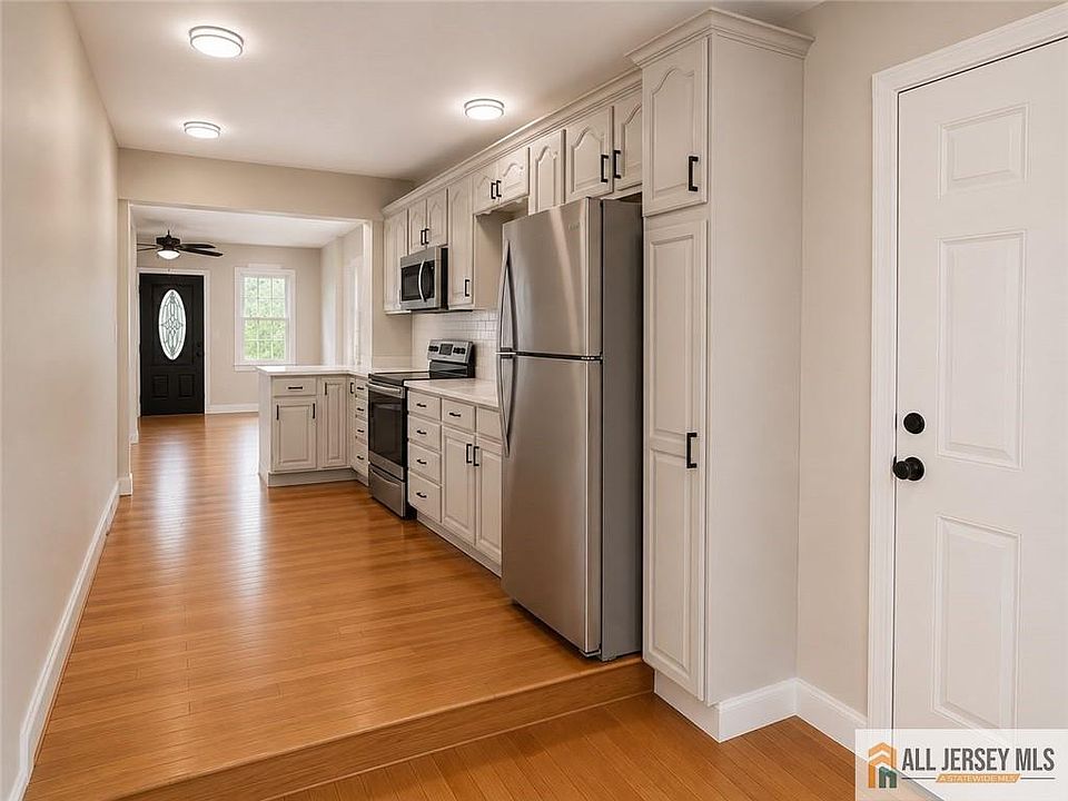 1st image of 52 Park Ave