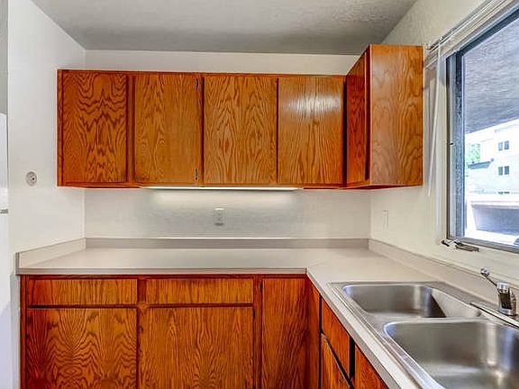 Lg Horse shoe design, kitchen