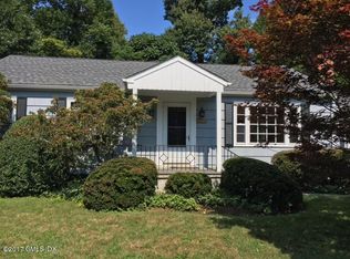 208 Valley Rd, Cos Cob, CT 06807