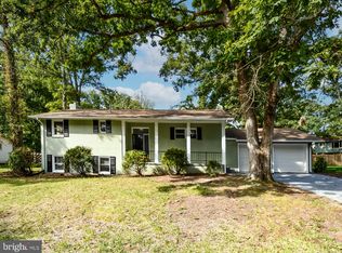 6918 Pine Valley Dr, Glenn Dale, MD 20769