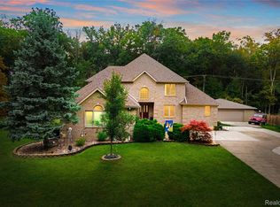 9362 Owen St, Grosse Ile, MI 48138