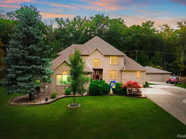 9362 Owen St, Grosse Ile, MI 48138