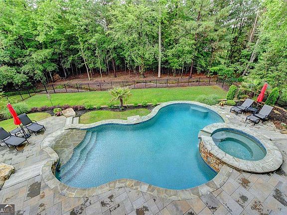 4th image of 8760 Colonial Pl