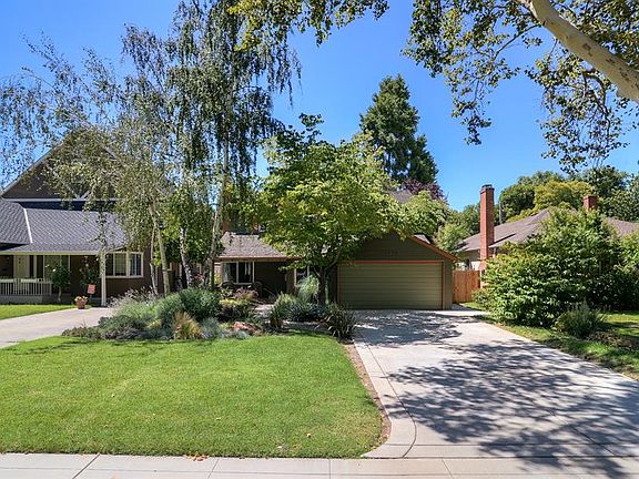 3rd image of 2630 Land Park Dr