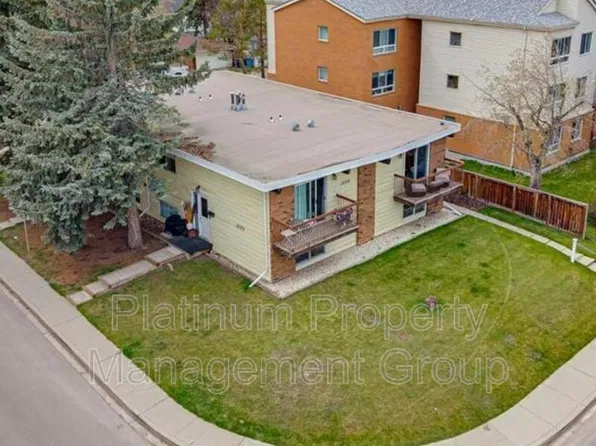 1939 33rd St SW #3, Calgary, AB T3E 2S6