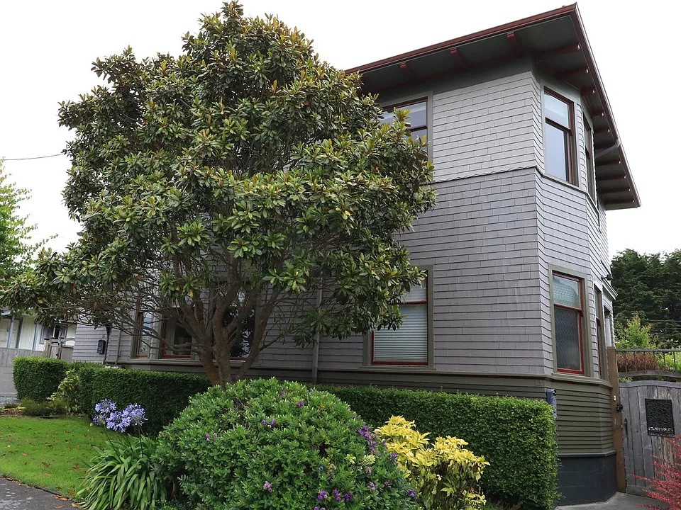 14 W Cedar St