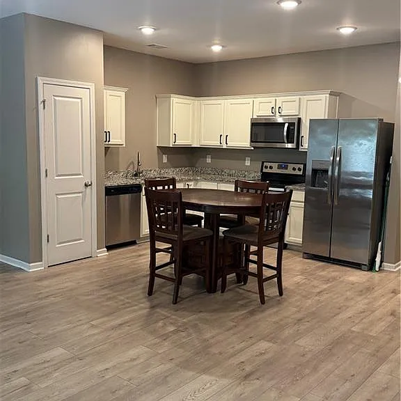 2330 McKenna Square Dr — Photo 4