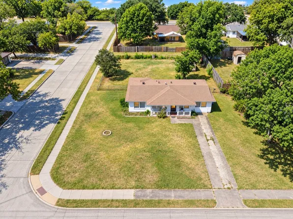 2921 Charles Dr, Garland, TX 75041