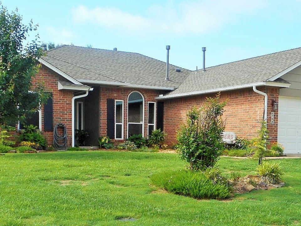 1st image of 704 NW 172nd St
