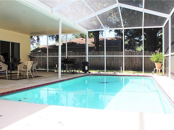2nd image of 3905 Redwood Dr