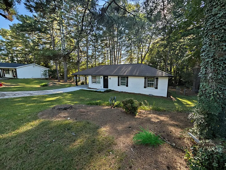 537 Eastside Dr NE — Photo 3