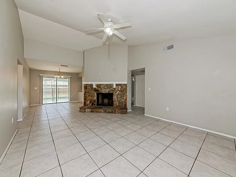 4277 Lancaster Dr — Photo 3