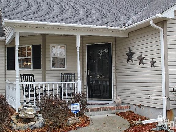 3rd image of 206 Hedingham Ln