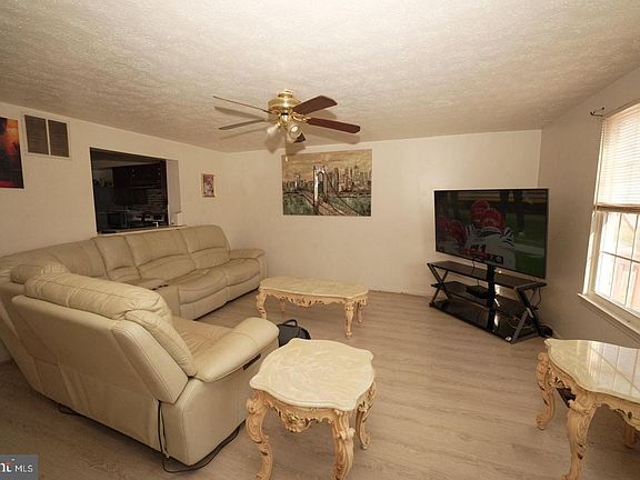 2nd image of 1024 Westshore Dr