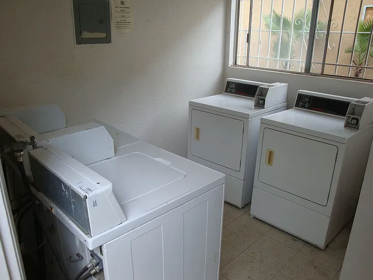 4423 Menlo Ave — Photo 12