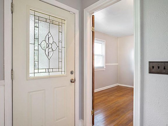 5th image of 3712 Dogwood Ave