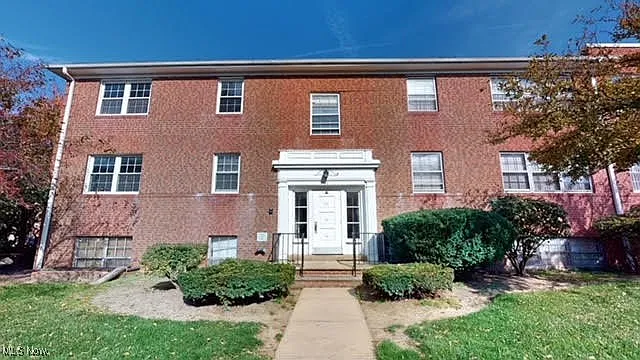 3271 Warrensville Center Rd APT 2A photo 1