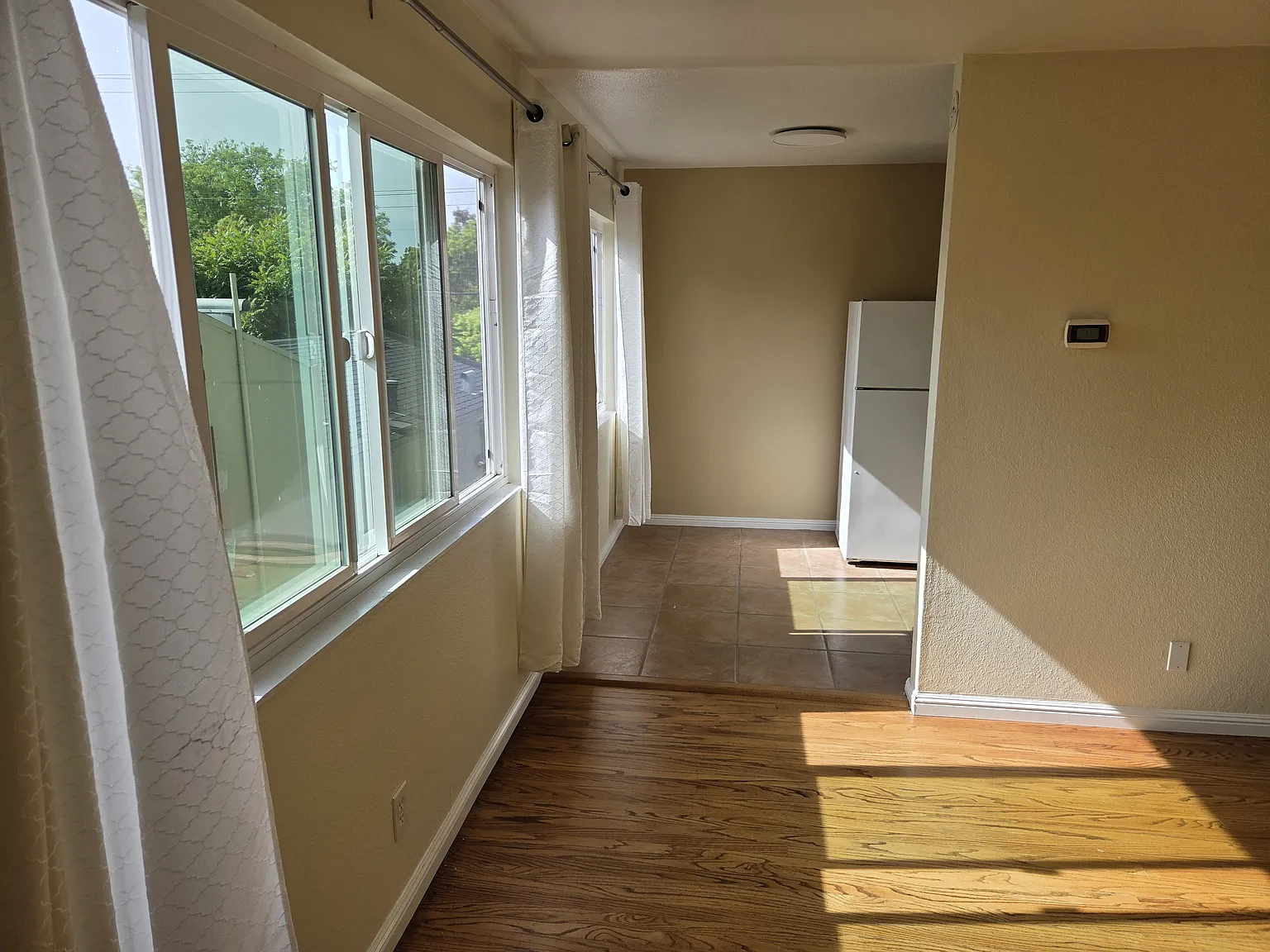 2 bed, 650 sqft, $2,500 — Photo 2