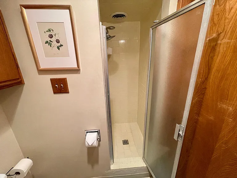 4224 Blackthorne Ave — Photo 12