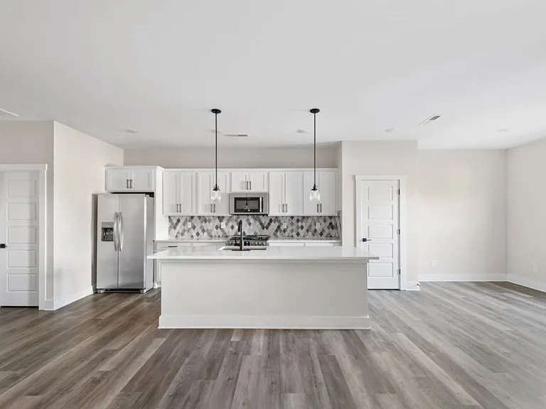 650 Melville Dr — Photo 6