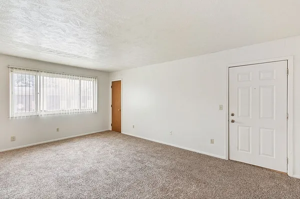 Bellevue Gardens Apartments — Photo 18