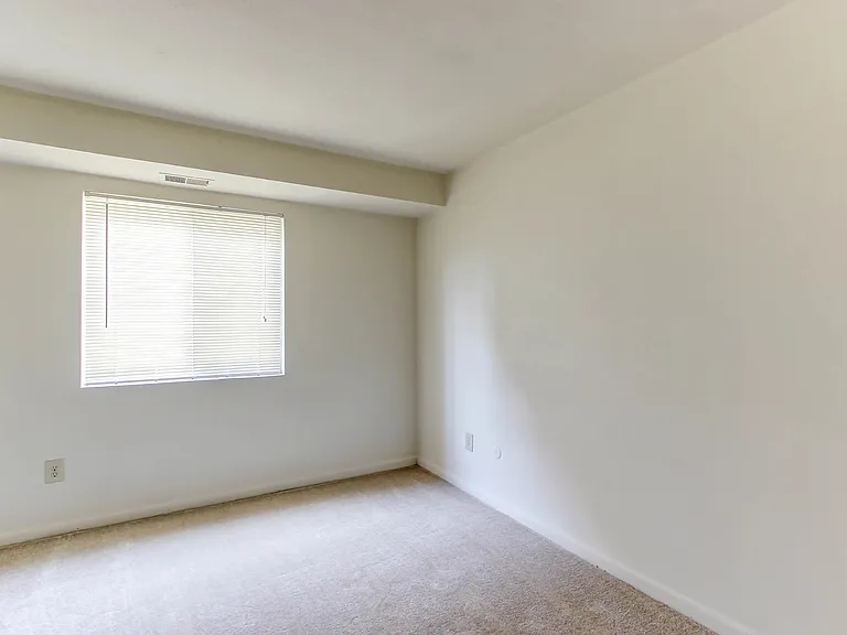 Harbor Inn Apartments — Photo 9