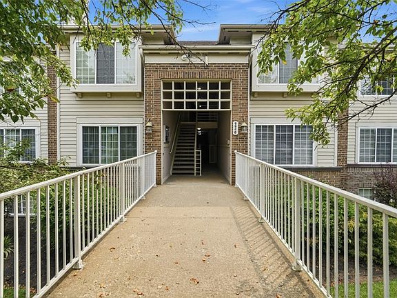 3rd image of 9940 Regatta Dr Unit 302