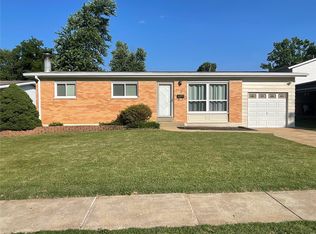 2 Ronda Dr, Florissant, MO 63031