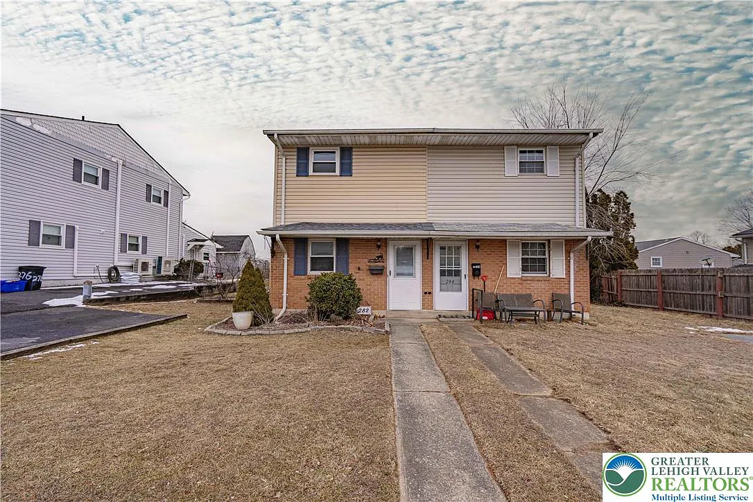 2 bed, 1.5 bath, 1134 sqft, $2,200 — Photo 1