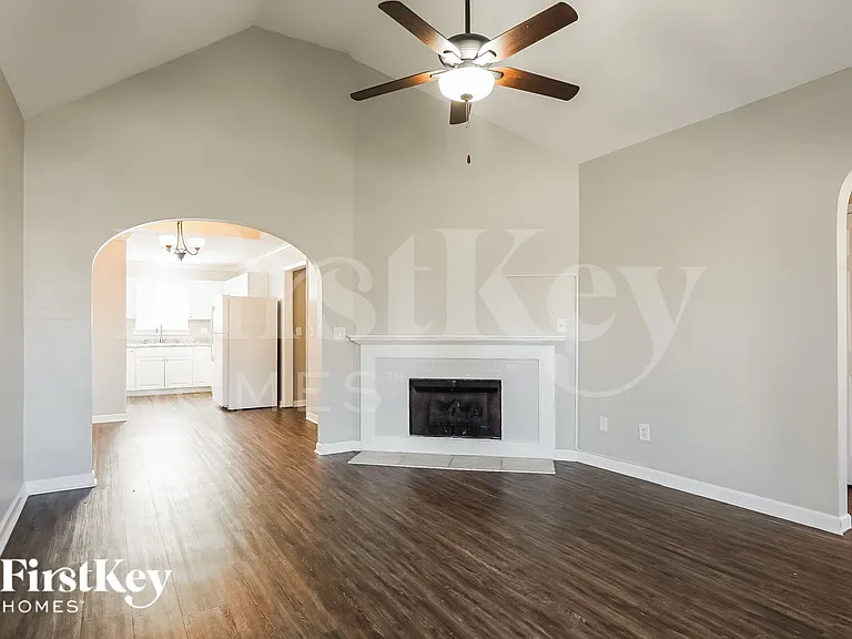 193 Creekstone Trl — Photo 2