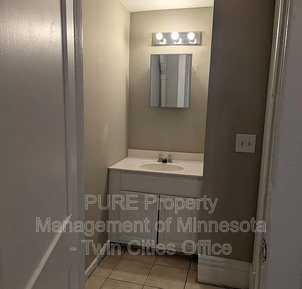 605 Van Buren Ave #2 — Photo 7