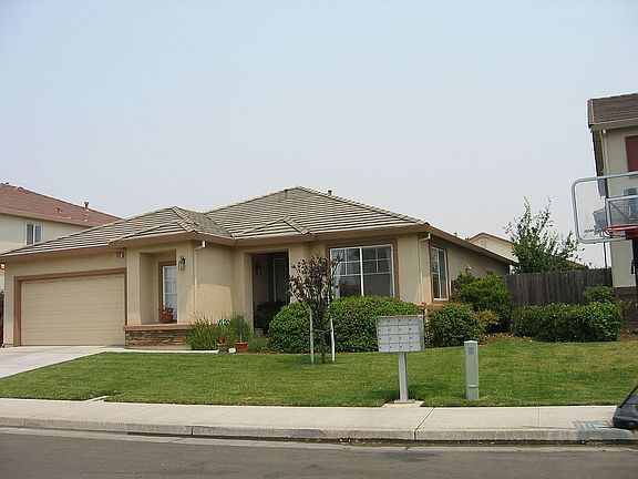 Located on Long Cul-De-Sac