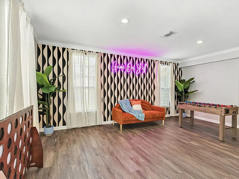 17403 Spicewood Springs Ln — Photo 50
