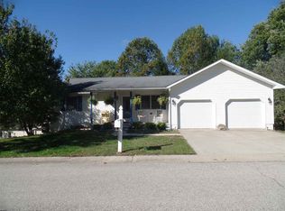 320 Douglas Dr, Bloomfield, IN 47424