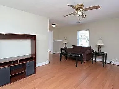 513 Tyler St — Photo 15
