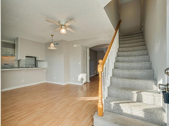 4th image of 800 Locust St #2