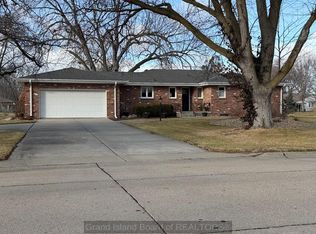 1704 Spring Rd, Grand Island, NE 68801