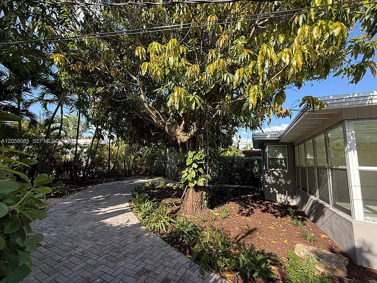 1116 Biarritz Dr — Photo 29