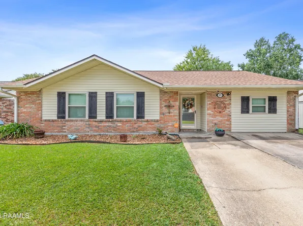 215 Village Ln, Lafayette, LA 70506
