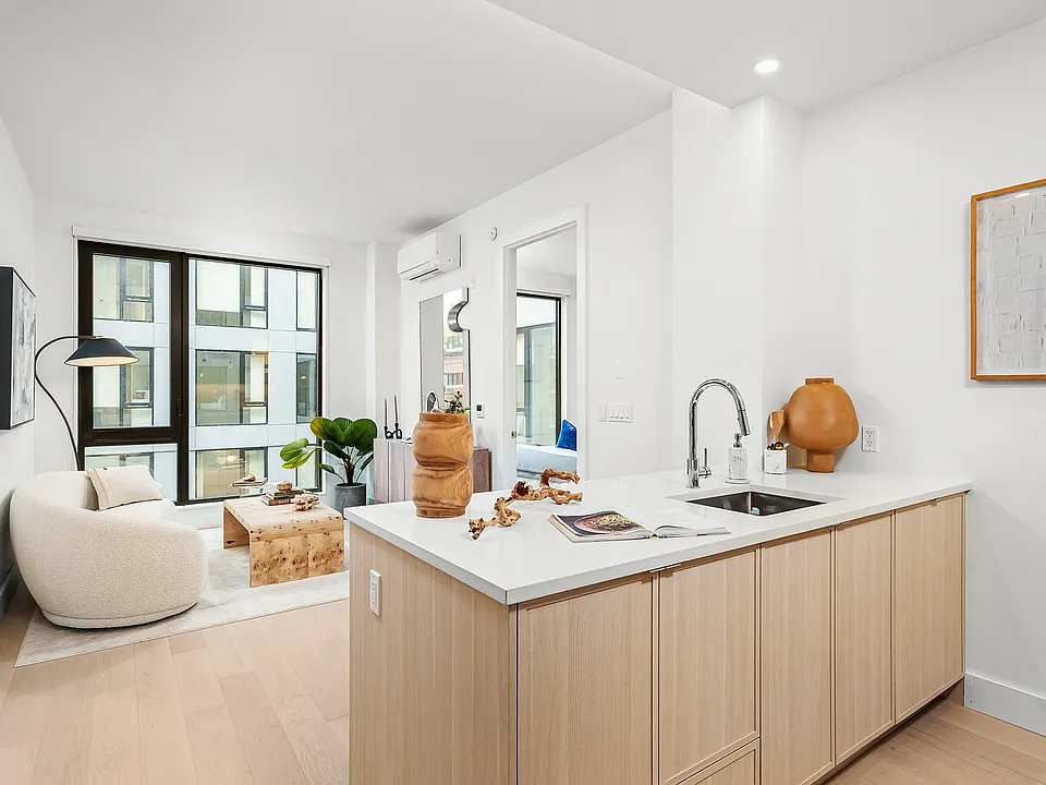218 Front St #5160