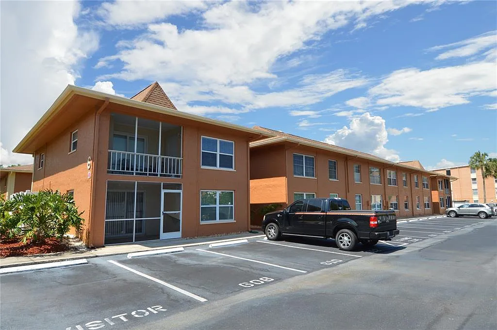 2 bed, 1.0 bath, 872 sqft, $2,150 — Photo 2