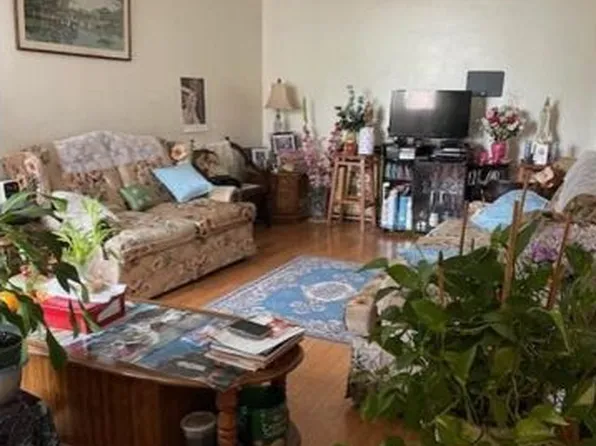 1562 East 91st Street image 2 of 12