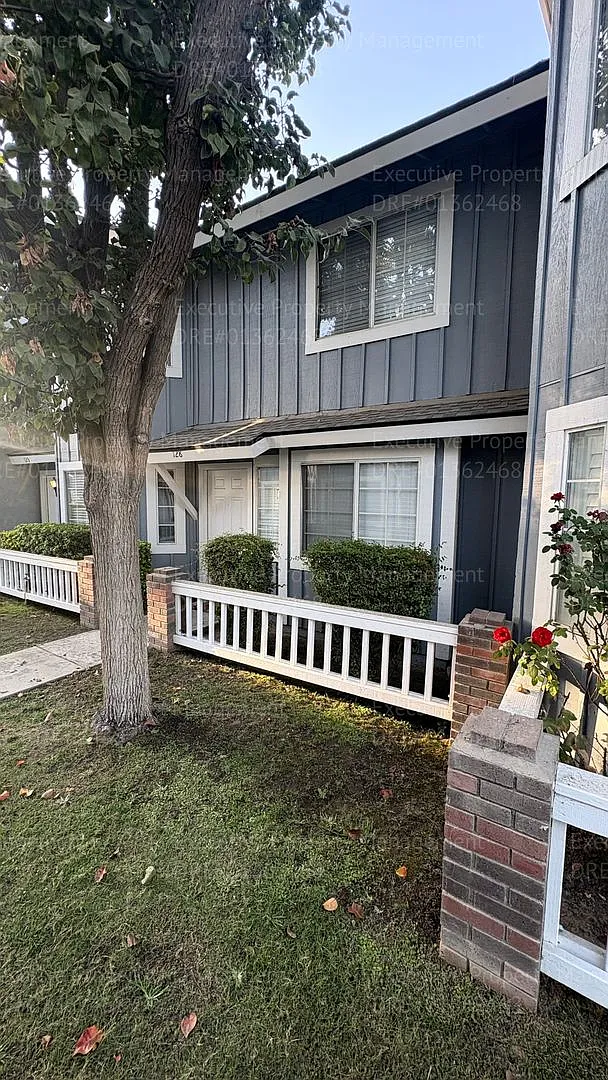 2600 Brookside Dr — Photo 2