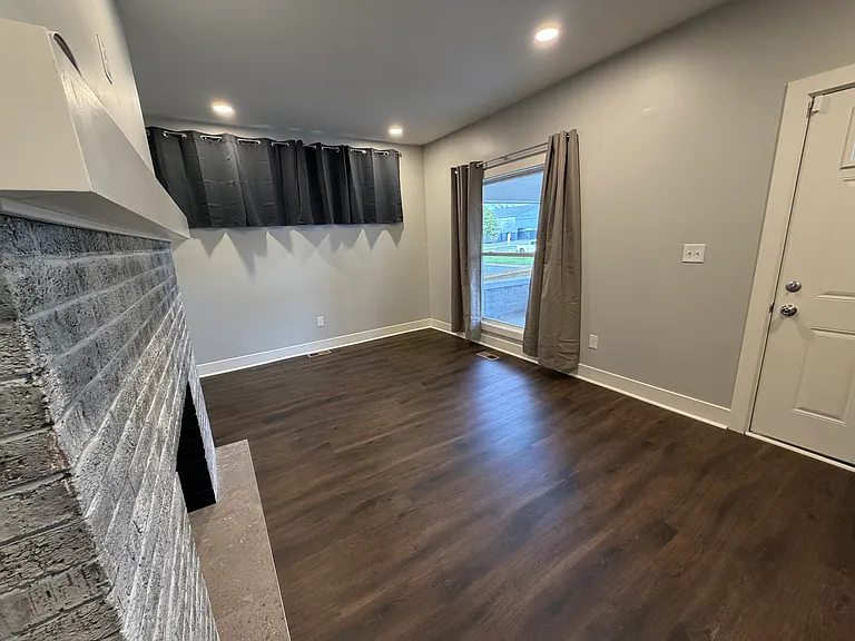 302 N State Ave — Photo 7