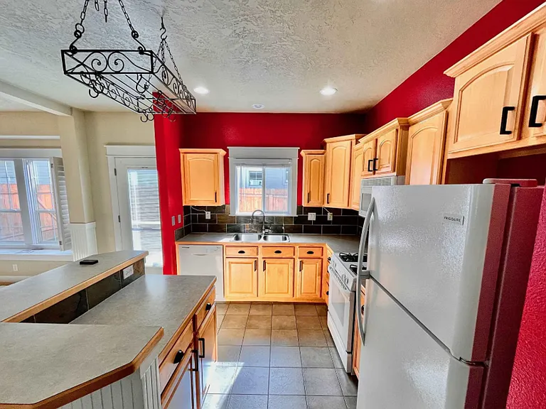 2905 E Pine Hollow Ln — Photo 3